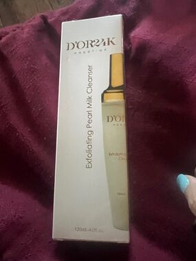 D'Or24K Exfoliating Pearl Milk Cleanser - White with Gold Accents
